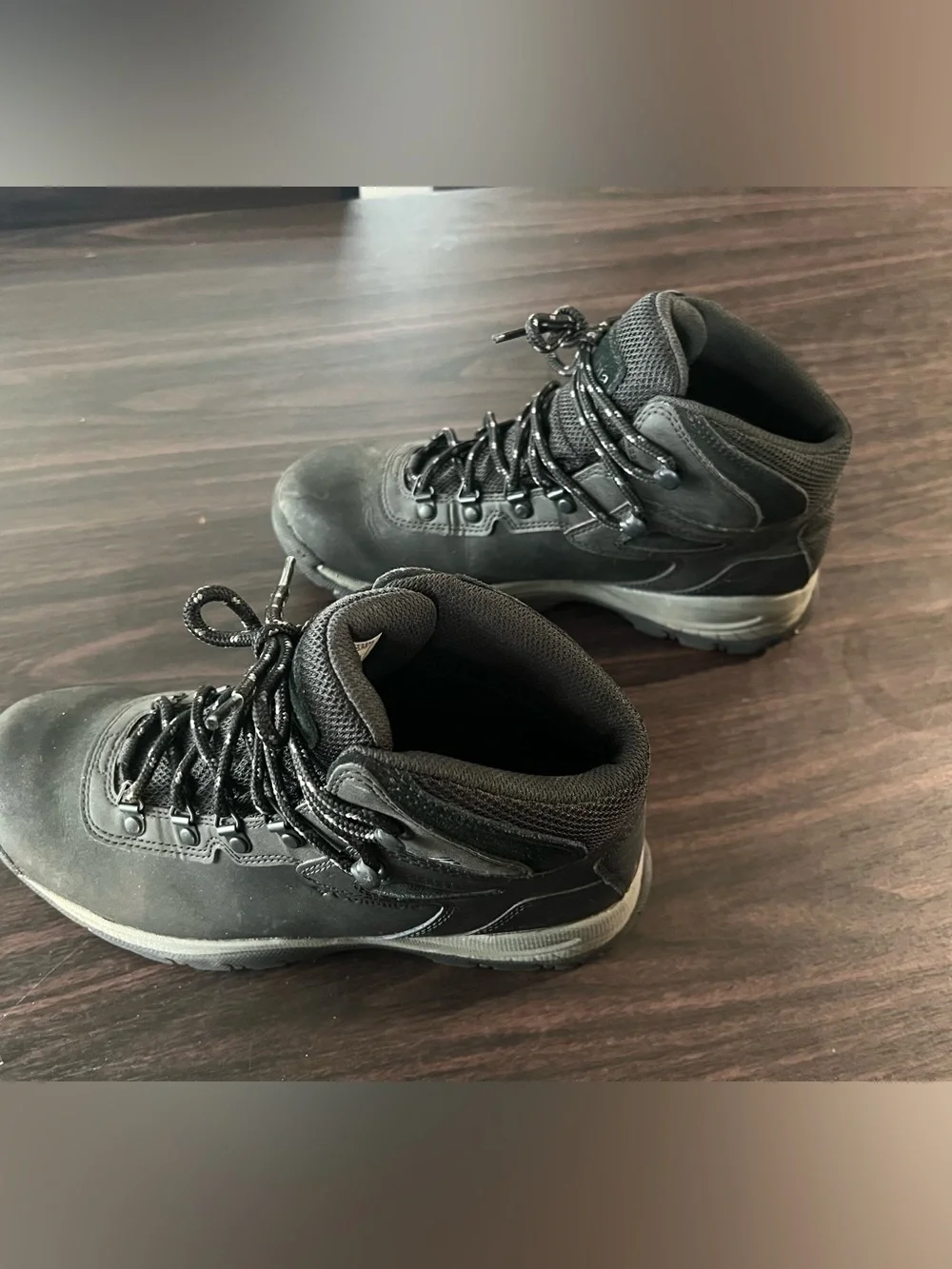 Columbia Newton Ridge Black Hiking Boots